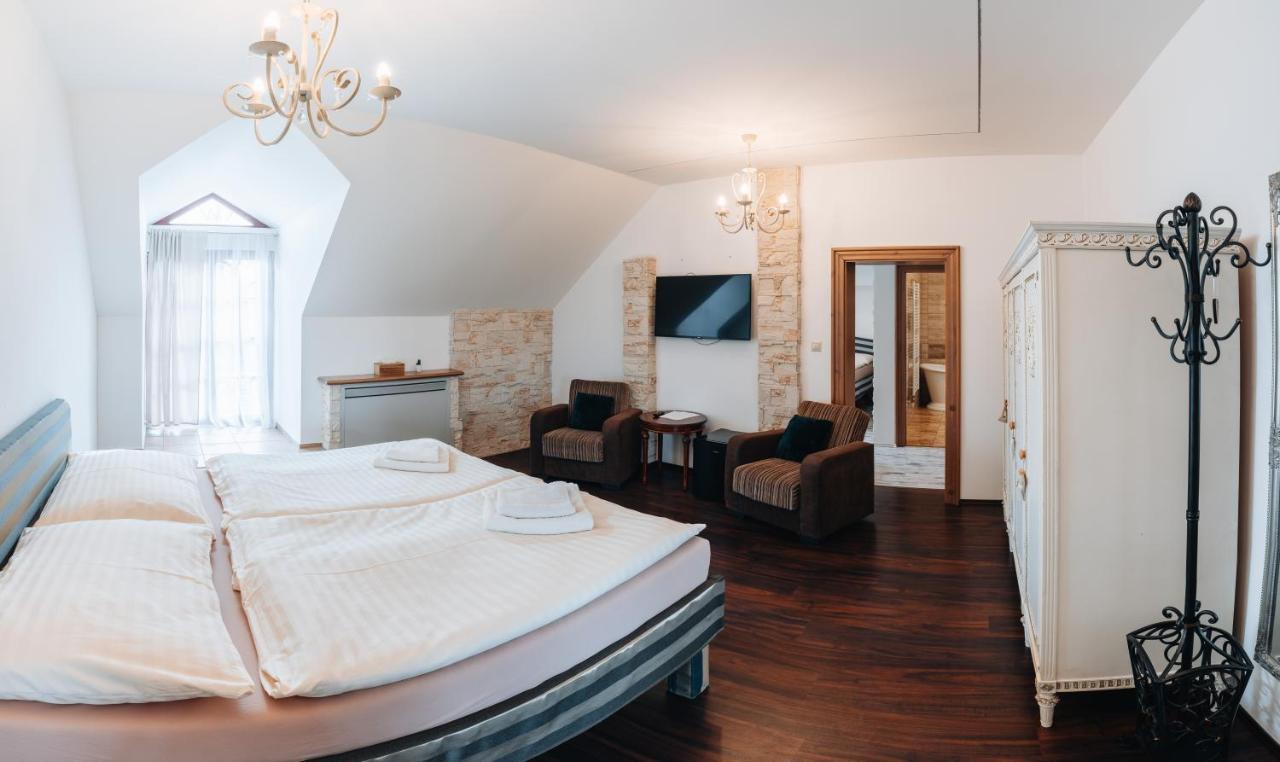 Kastely Grof Zichy Hotel Enyicke Kültér fotó